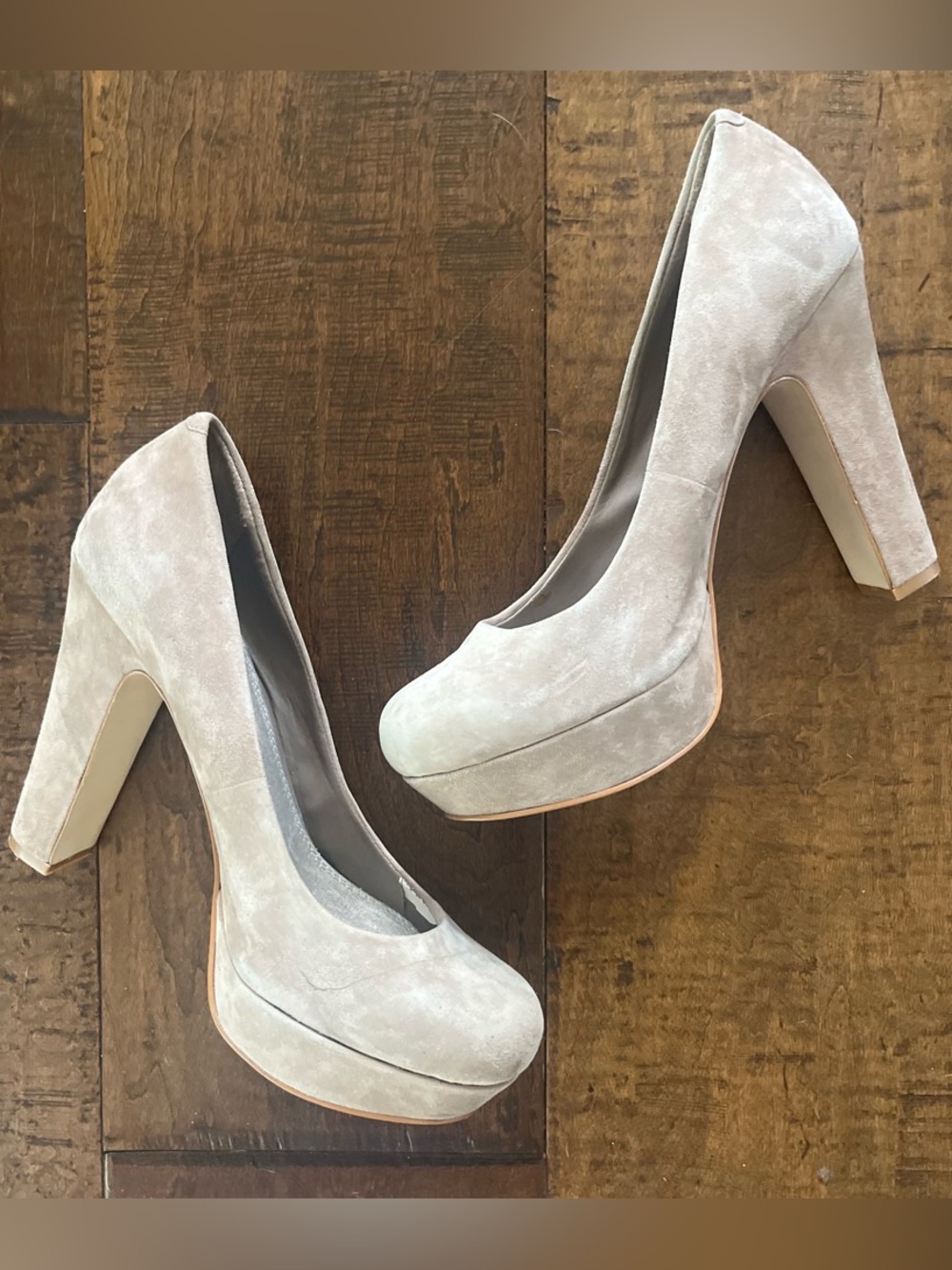 Gianni Bini retro taupe suede platform heels with round toes sz 9